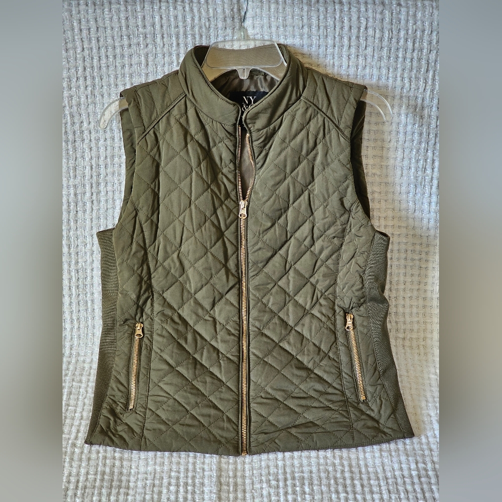 Women's New York & Company Quilted Zip Up Vest